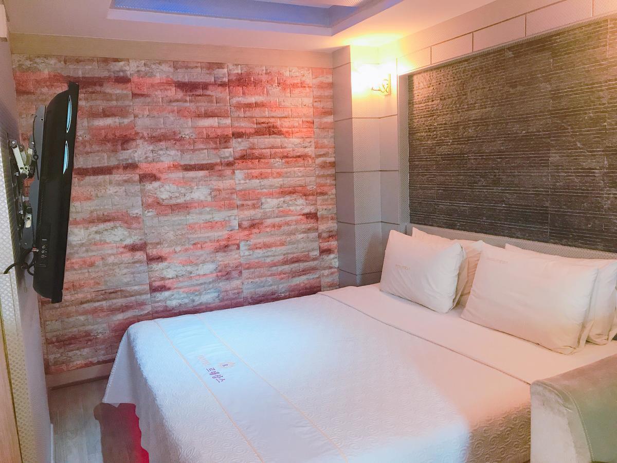 Renaissance Motel 2*